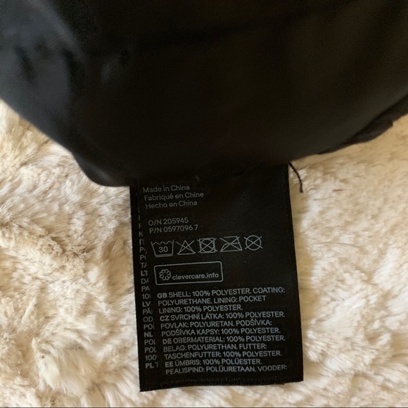 H&M black faux leather skirt - Picture 8 of 8